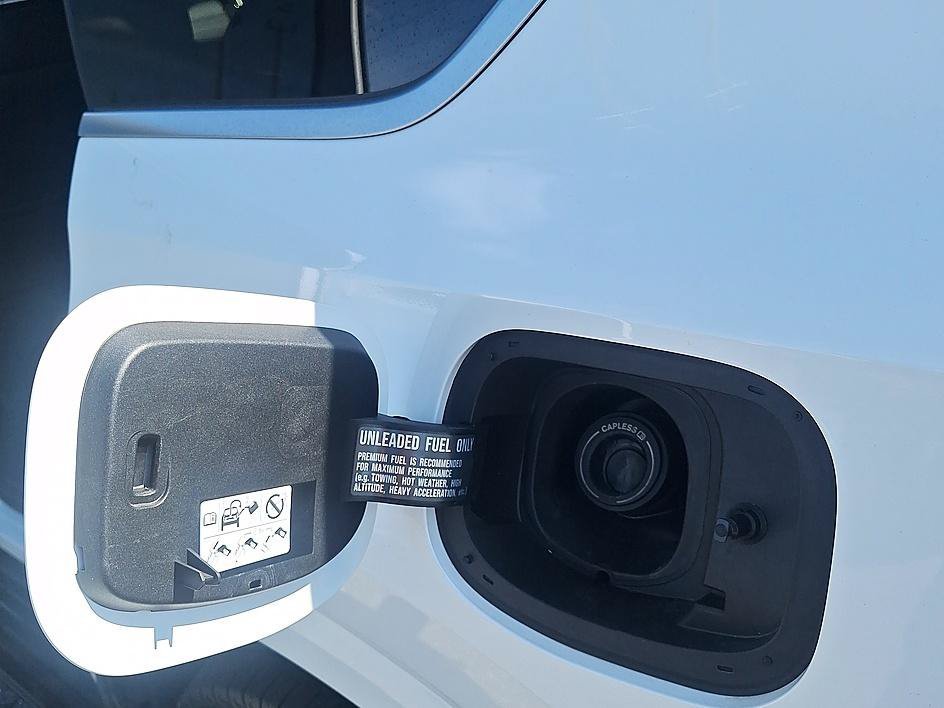 Used 2025 Aspen White Tricoat Nissan SL image 32