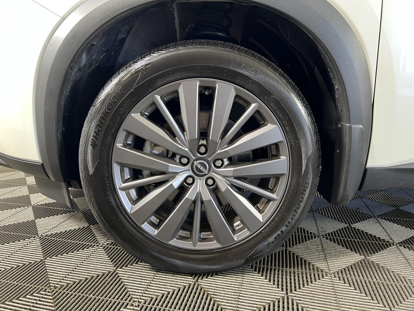 Used 2023 Pearl White Tricoat Nissan SL image 9