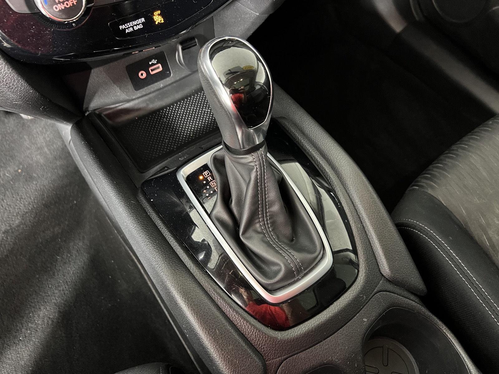 Used 2018 Black Nissan  image 18