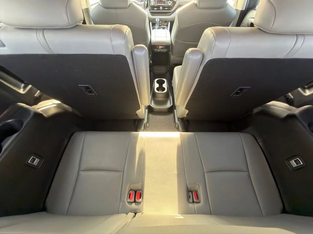 Certified Used 2020 Silver Toyota XLE image 19