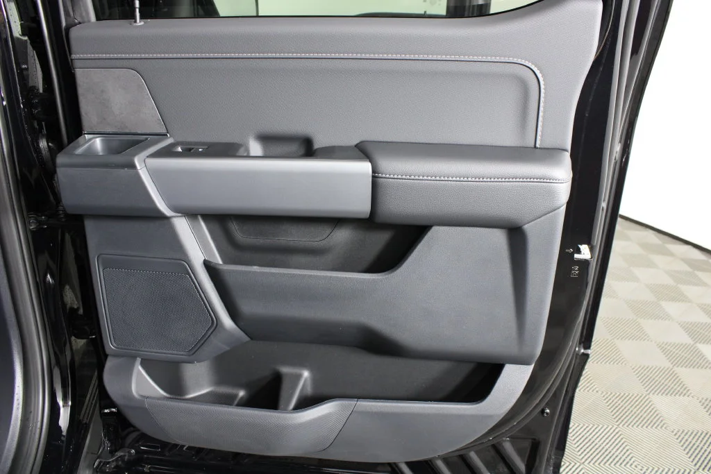 New 2026 Agate Black Metallic Ford XLT image 9