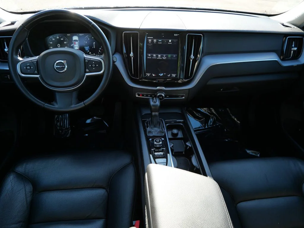 Used 2020 Blue Volvo T5 Momentum image 12