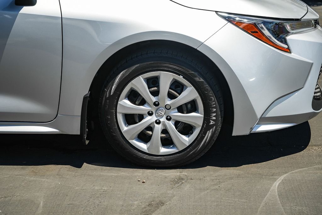 Used 2022 Silver Toyota LE image 10