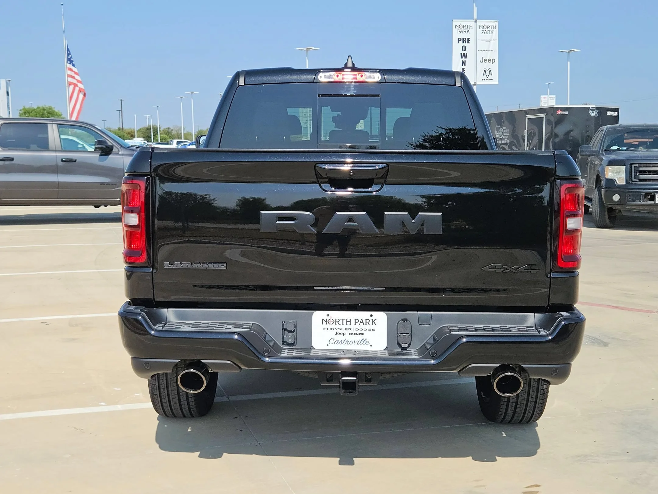 New 2027 Diamond Black Crystal Pearl-Coat Exterior Paint RAM Laramie image 4