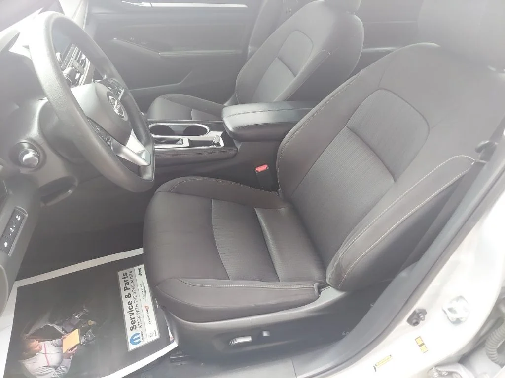 Used 2023 Silver Nissan 2.5 SV image 17