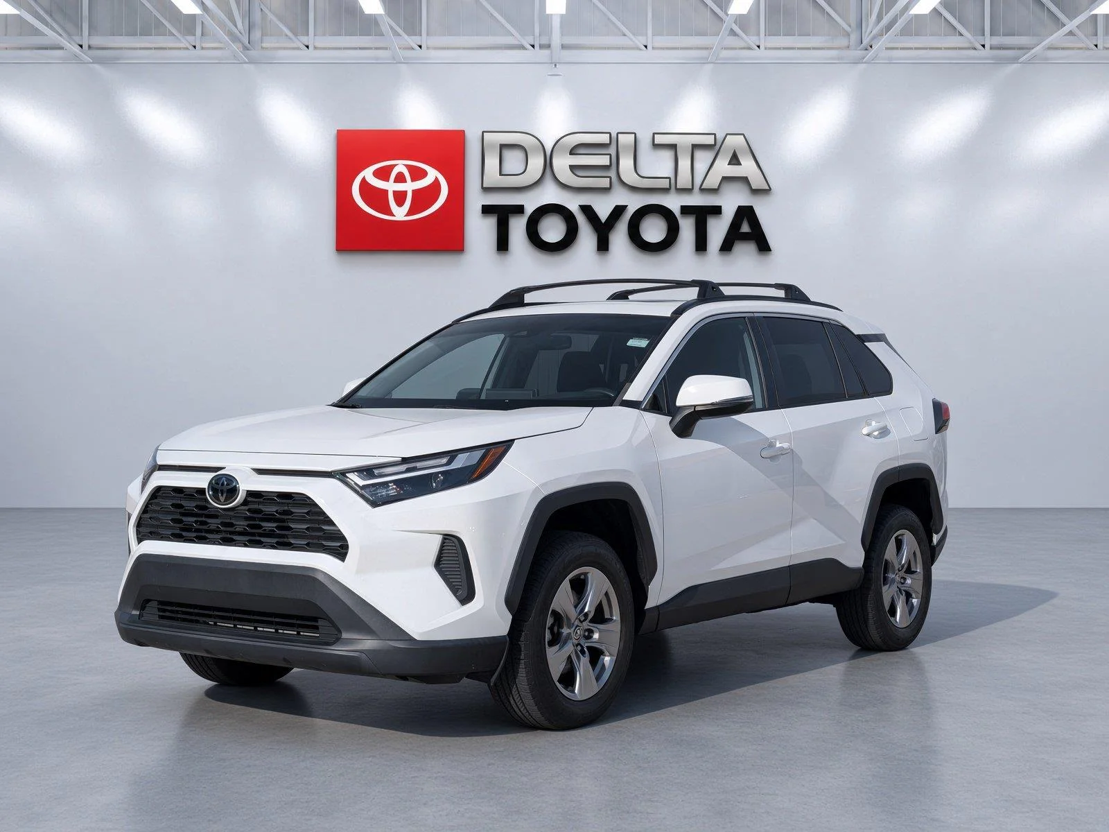 Used 2022 White Toyota XLE image 1