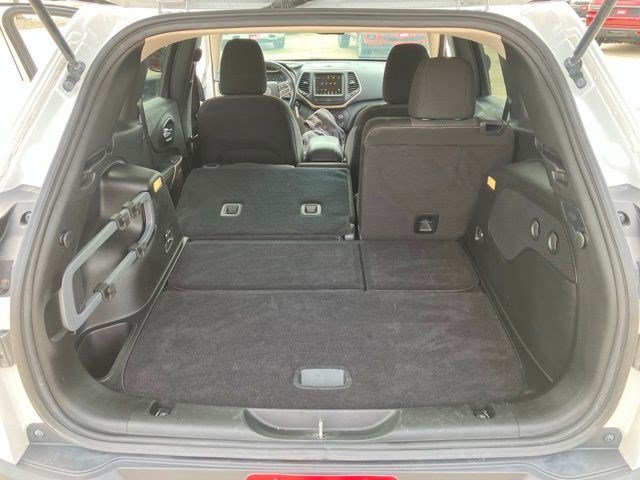 Certified Used 2017 Bright White Clearcoat Jeep Latitude image 23