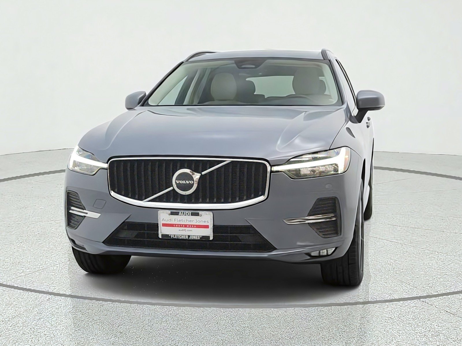 Used 2022 Thunder Grey Metallic Volvo Momentum image 2