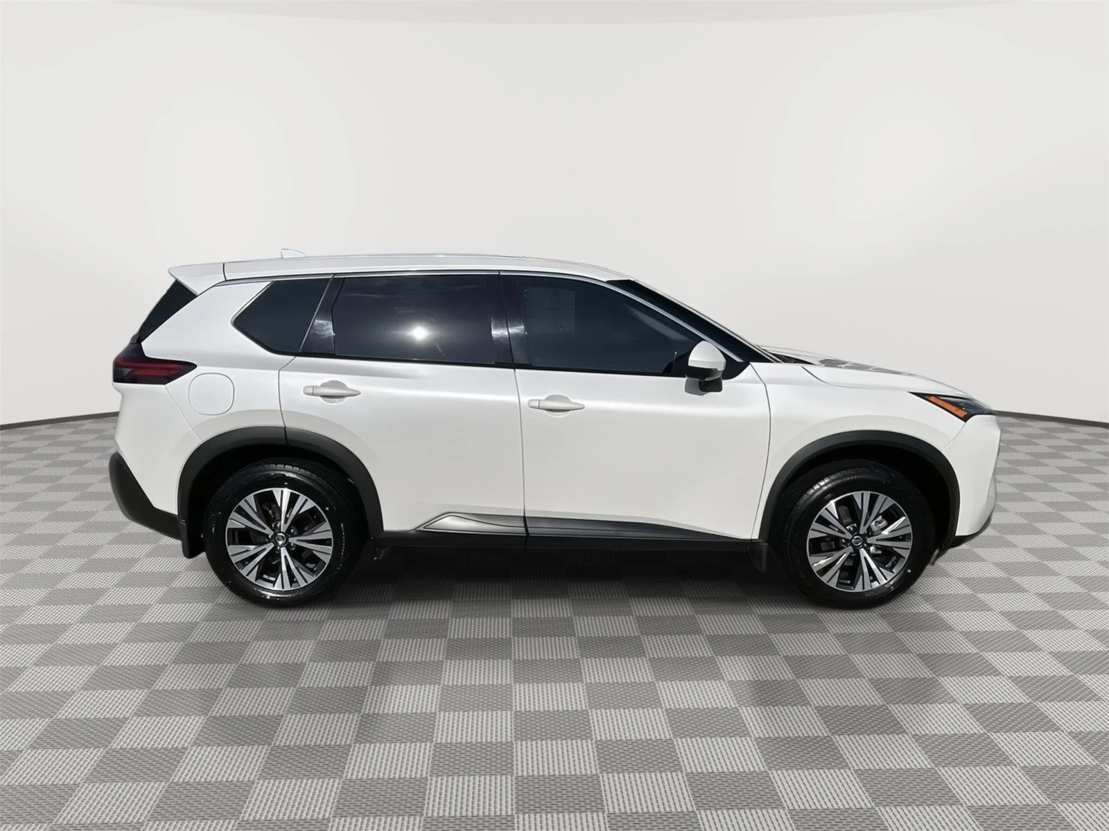 Used 2021 Pearl White Tricoat Nissan SV image 13