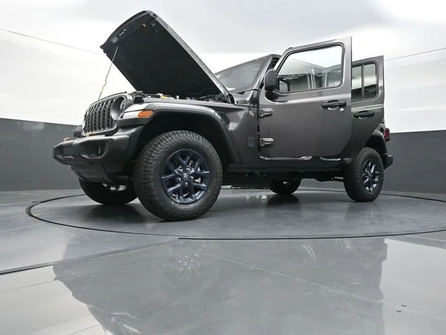New 2026 Granite Crystal Metallic Clear-Coat Exterior Paint Jeep  image 31