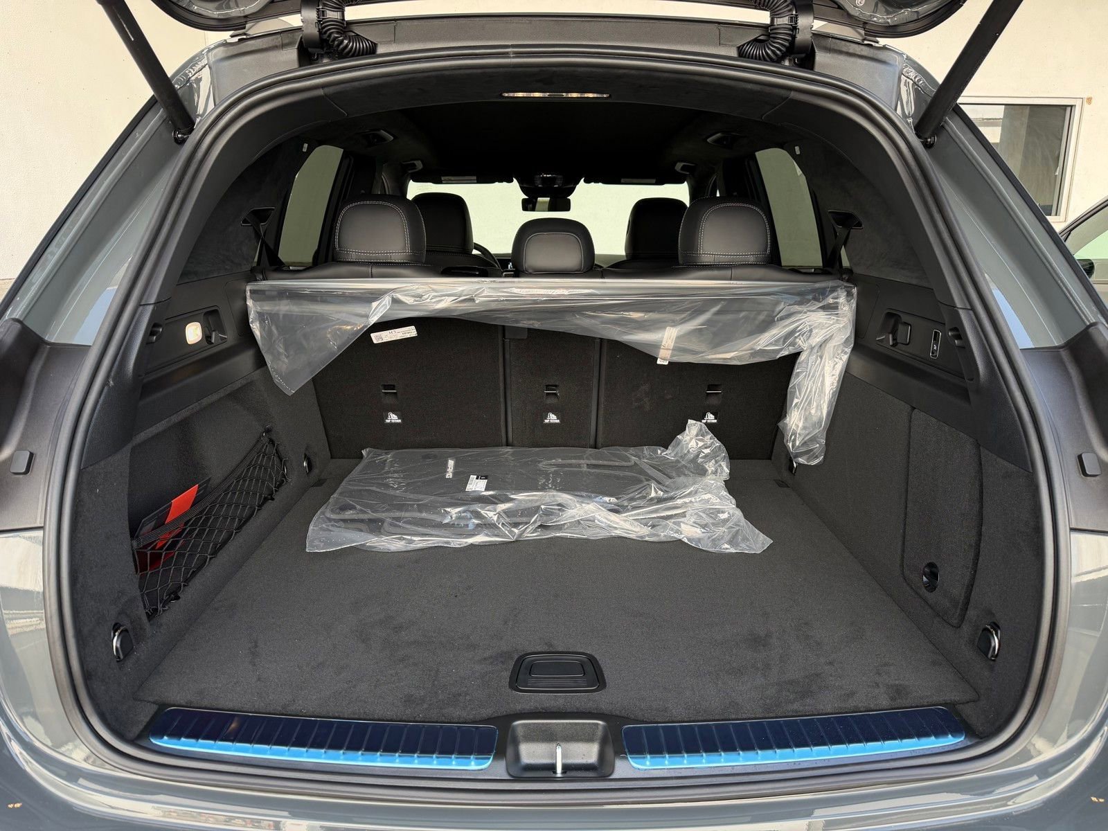New 2026 MANUFAKTUR Silicon Grey Mercedes-Benz AMG® GLE 63 S 4MATIC+ SUV image 45