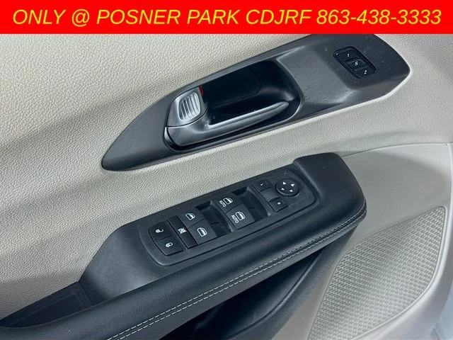 Used 2024 White Chrysler Select image 18