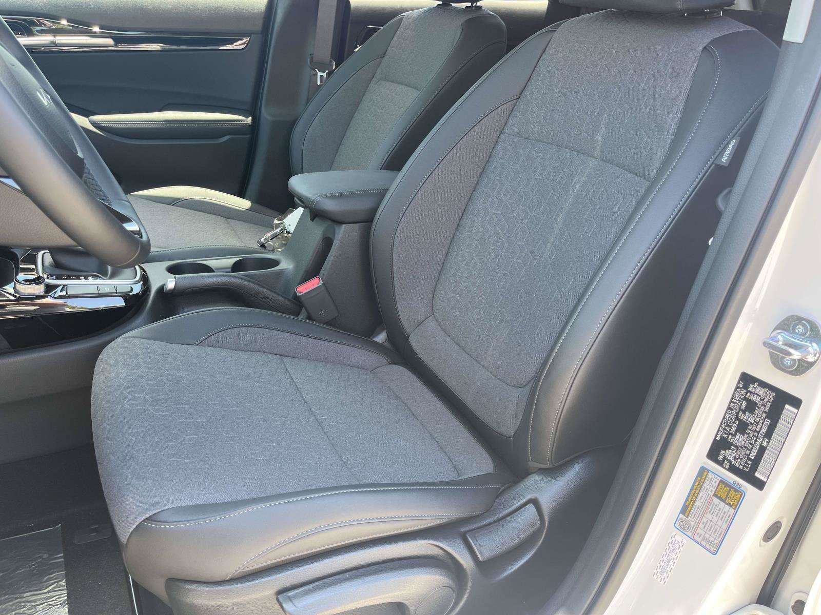 New 2026 Snow White Pearl Kia S image 24