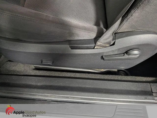 Used 2012 White Chrysler Touring image 13