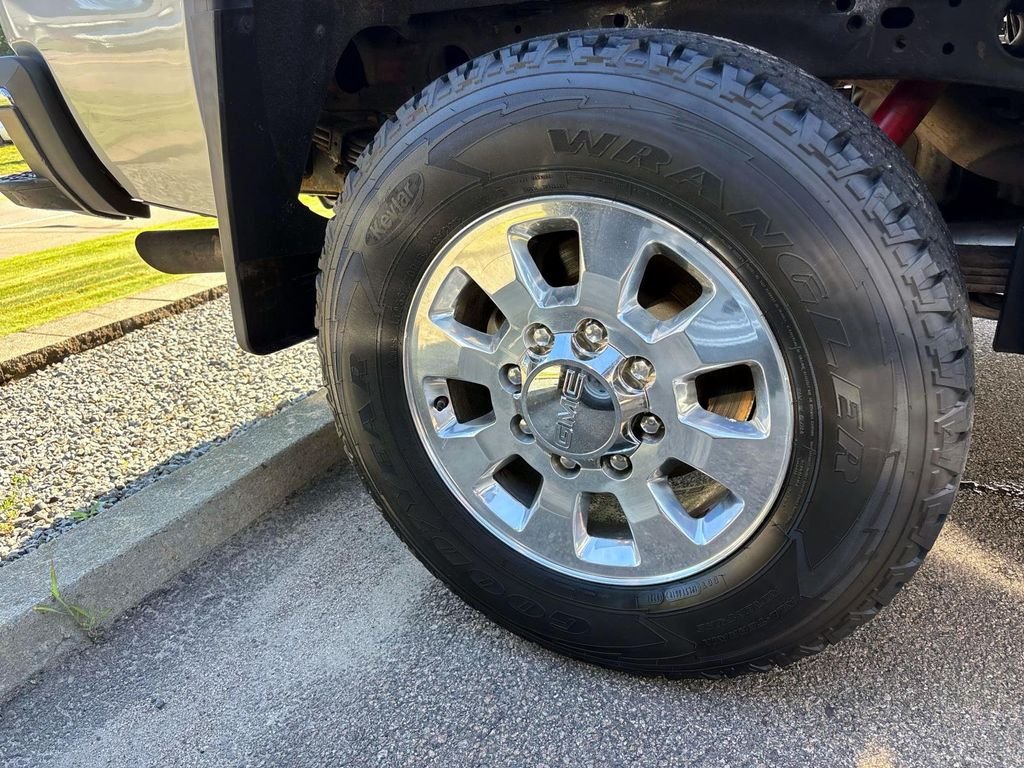 Used 2019 Silver GMC SLE image 31
