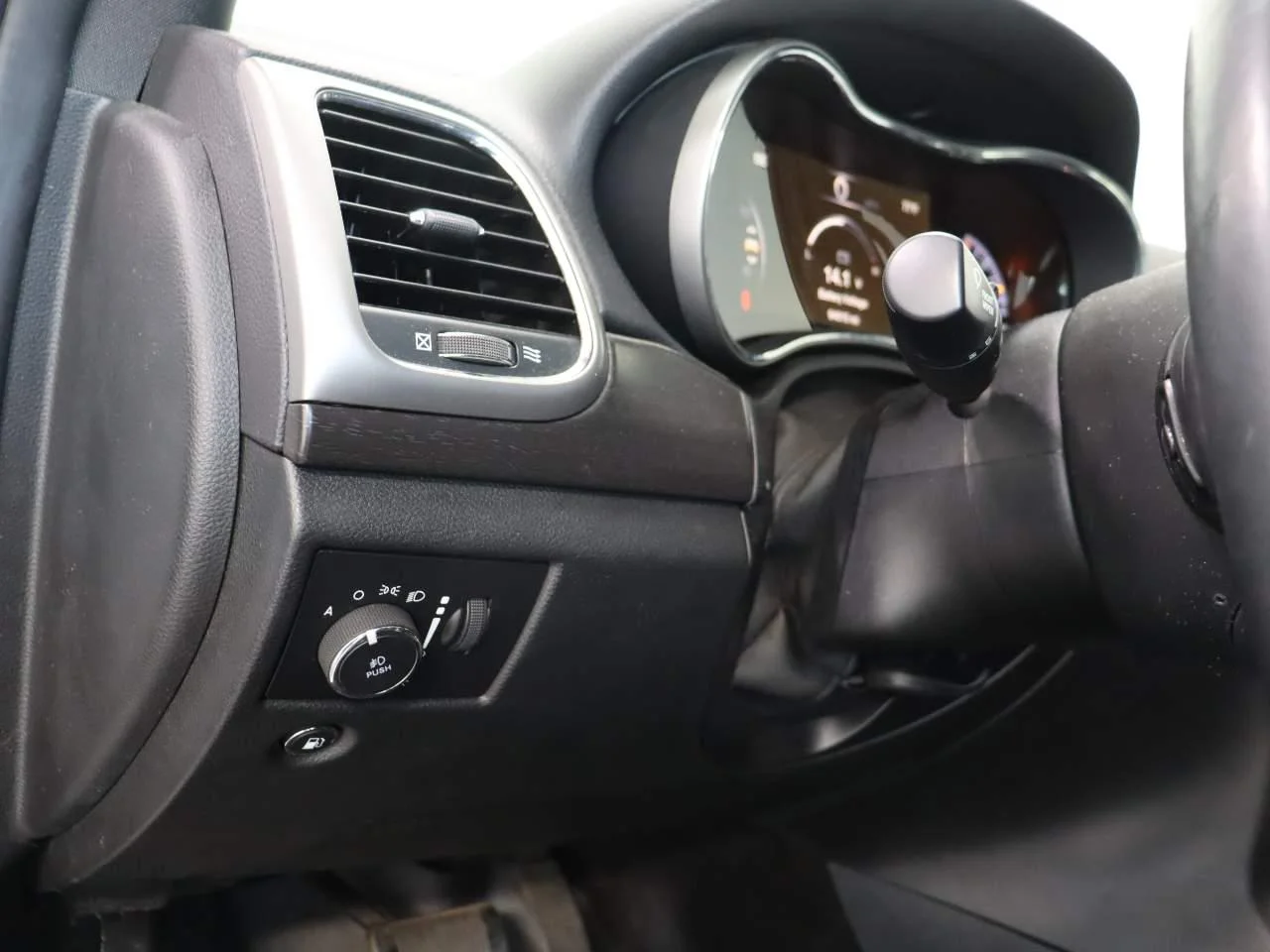 2018 Jeep Grand Cherokee Altitude - Photo 15