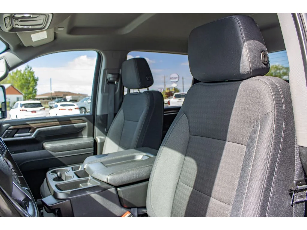 Used 2025 SUMMIT WHITE Chevrolet LT image 25