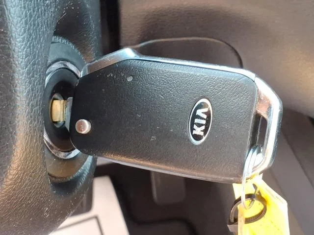 Used 2020  Kia S image 12