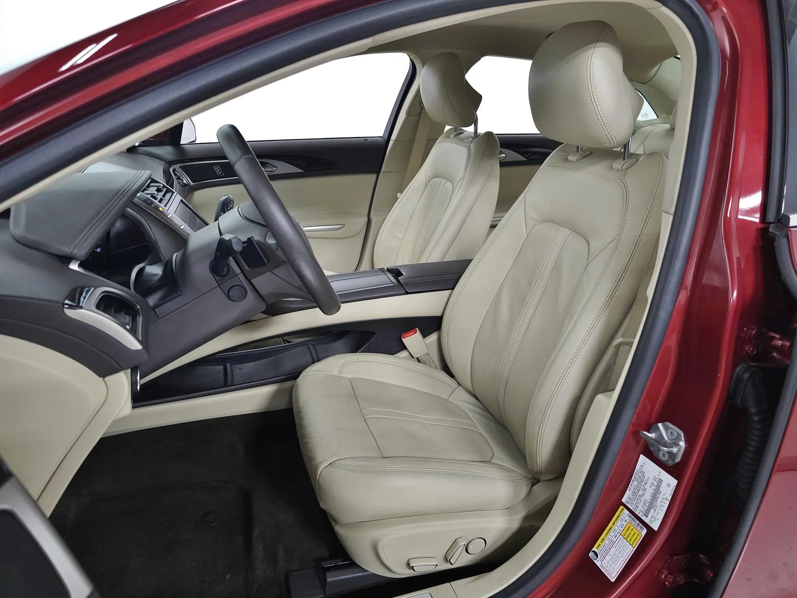 Used 2015 Red Lincoln  image 15