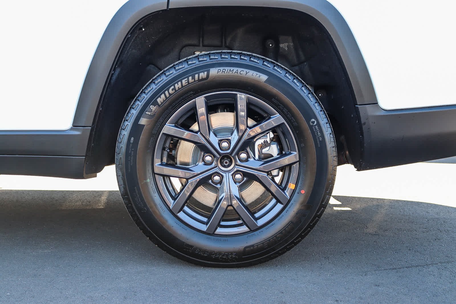 New 2027 Bright White Clear-Coat Paint Jeep Laredo Altitude image 11