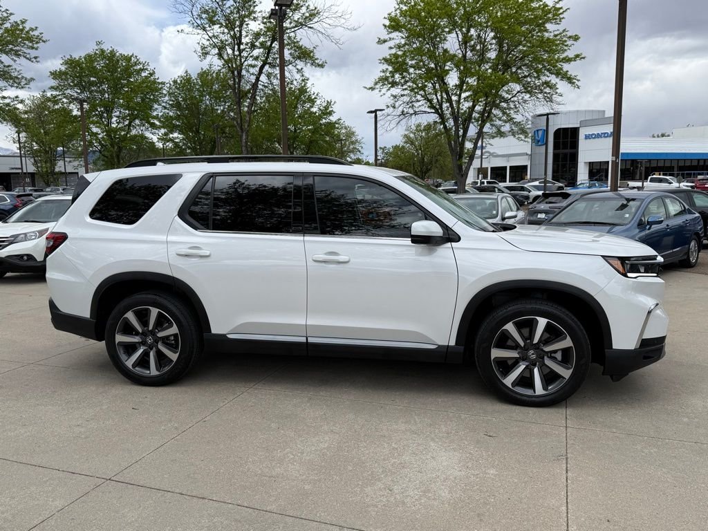 Certified Used 2025 Platinum White Pearl Honda AWD TRG image 5