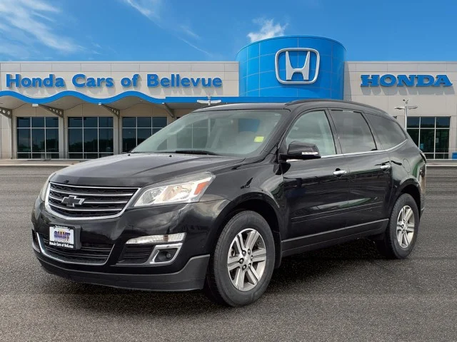 Used 2017 Chevrolet Traverse 2LT with VIN 1GNKVHKD4HJ338068 for sale in Bellevue, NE
