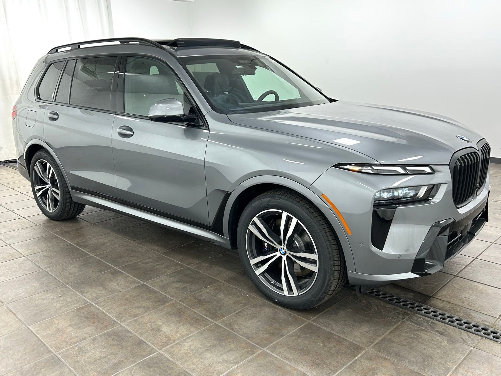New 2026 Skyscraper Grey Metallic BMW xDrive40i image 9