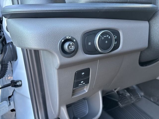 New 2024 White Ford Medium Roof Pass. XLT AWD image 17