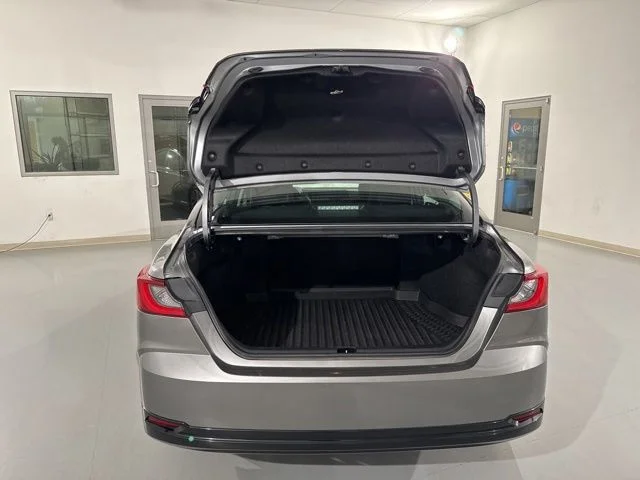 Used 2025  Toyota XLE image 12
