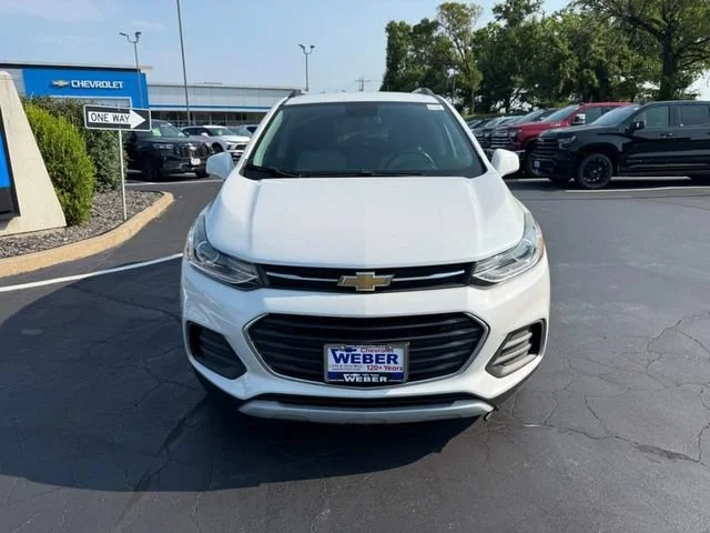 Used 2021 IRIDESCENT PEARL TRICOAT Chevrolet LT image 9