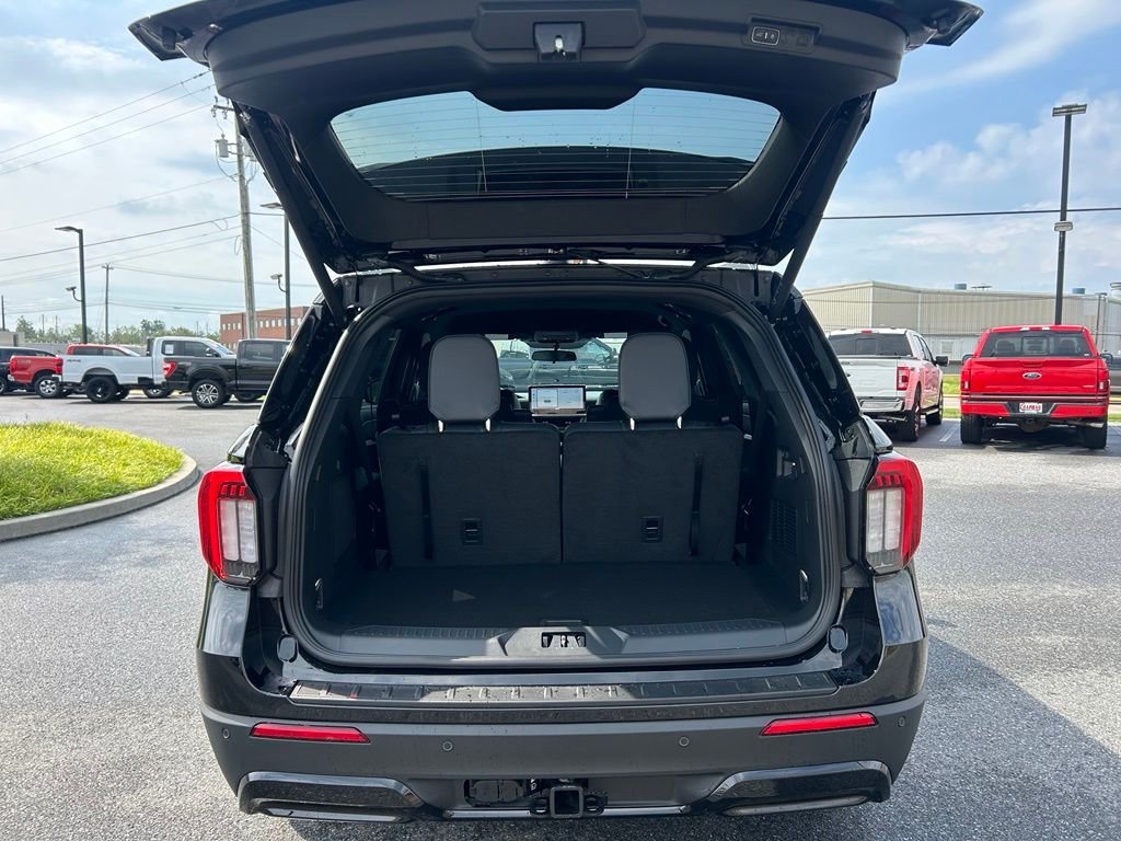 New 2027 Agate Black Metallic Ford ST-Line image 24