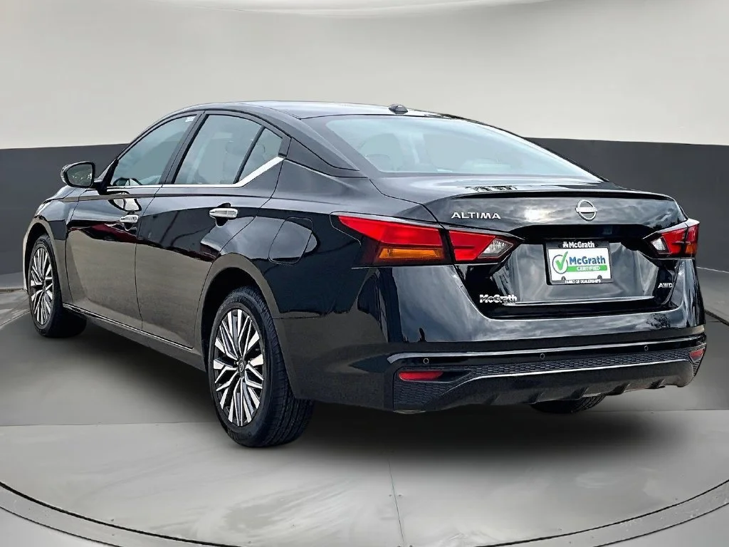 Used 2025 Black Nissan 2.5 SV image 5