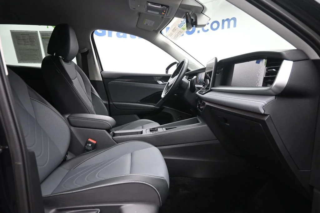 Used 2026 Black Volkswagen SE image 9