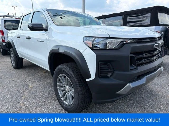 Used 2025 White Chevrolet Trail Boss image 12