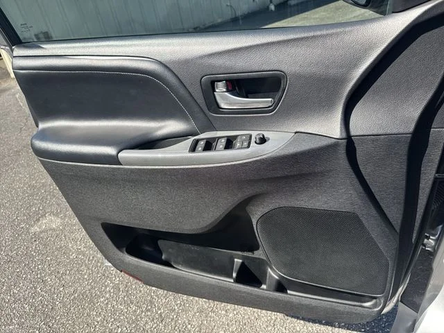 Used 2017 Silver Toyota SE Premium image 26