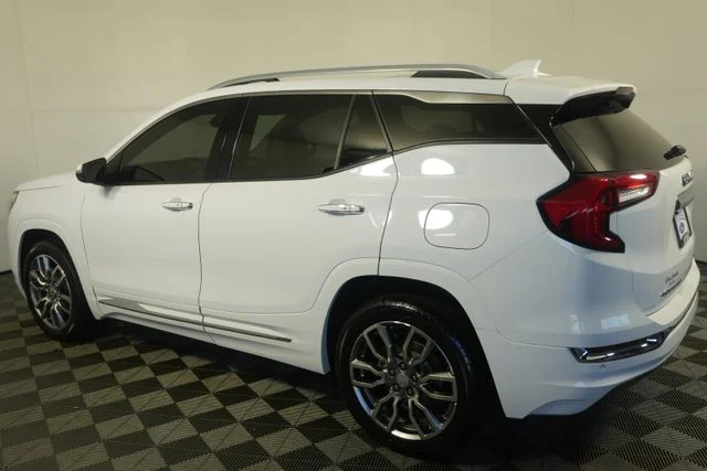 Used 2022 Summit White GMC Denali image 5