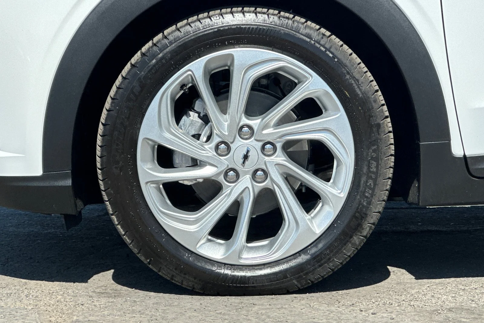 New 2027 Summit White Chevrolet LT image 26