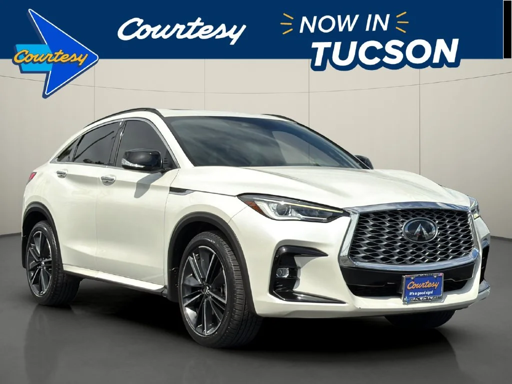 Used 2023 White INFINITI LUXE image 1