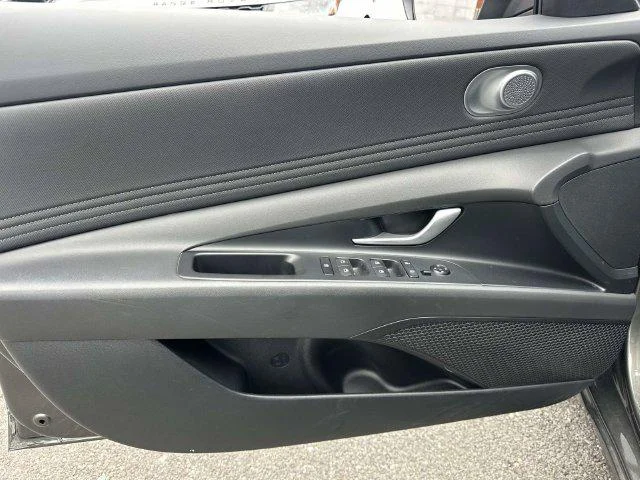 Used 2024 Amazon Gray Hyundai SEL image 17