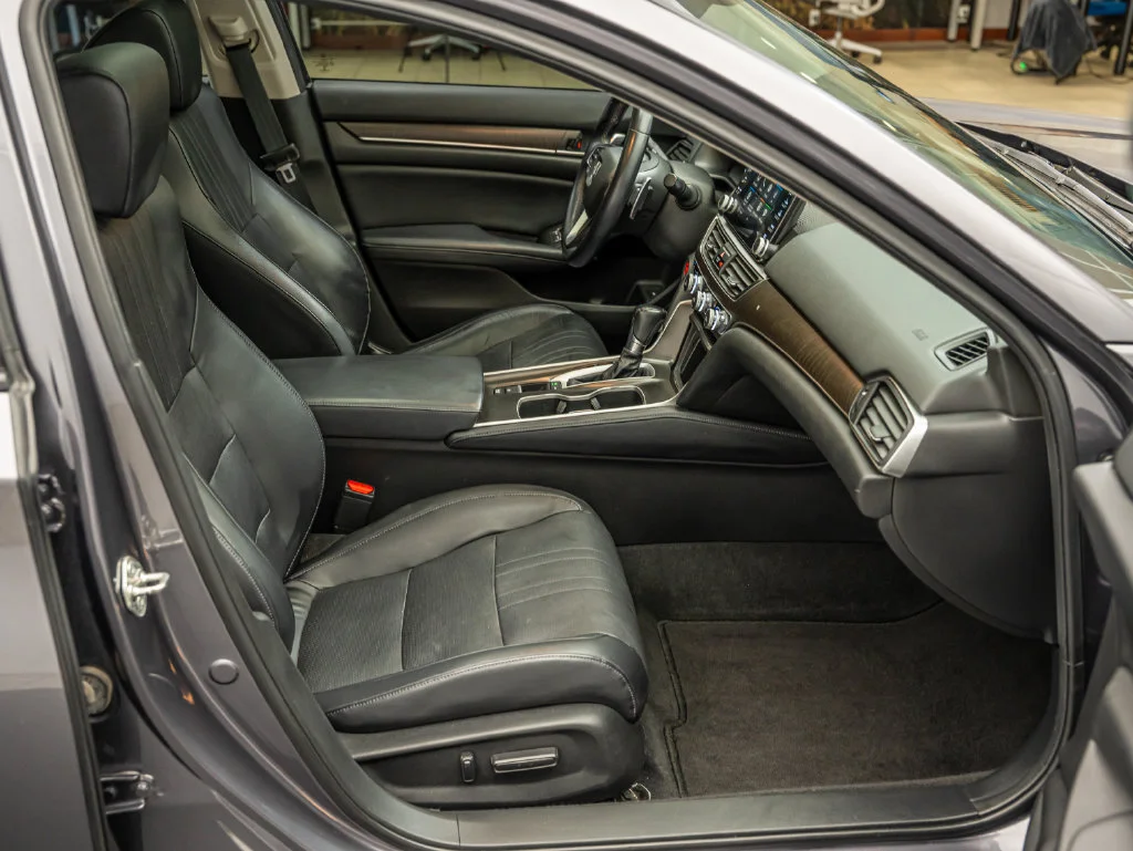 Used 2018 Gray Honda Touring image 23