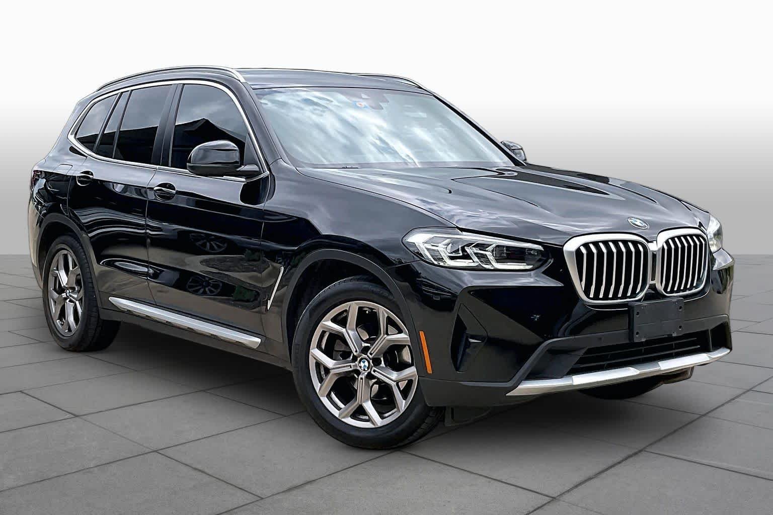 Used 2022 Black Sapphire Metallic BMW sDrive30i image 3