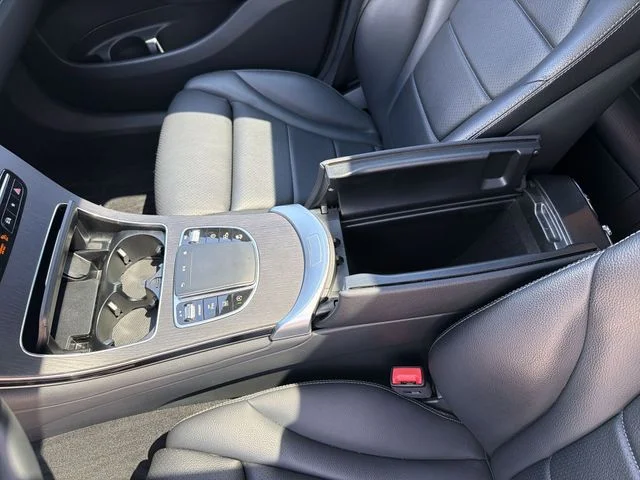 Used 2023  Mercedes-Benz GLC 300 Coupe image 23