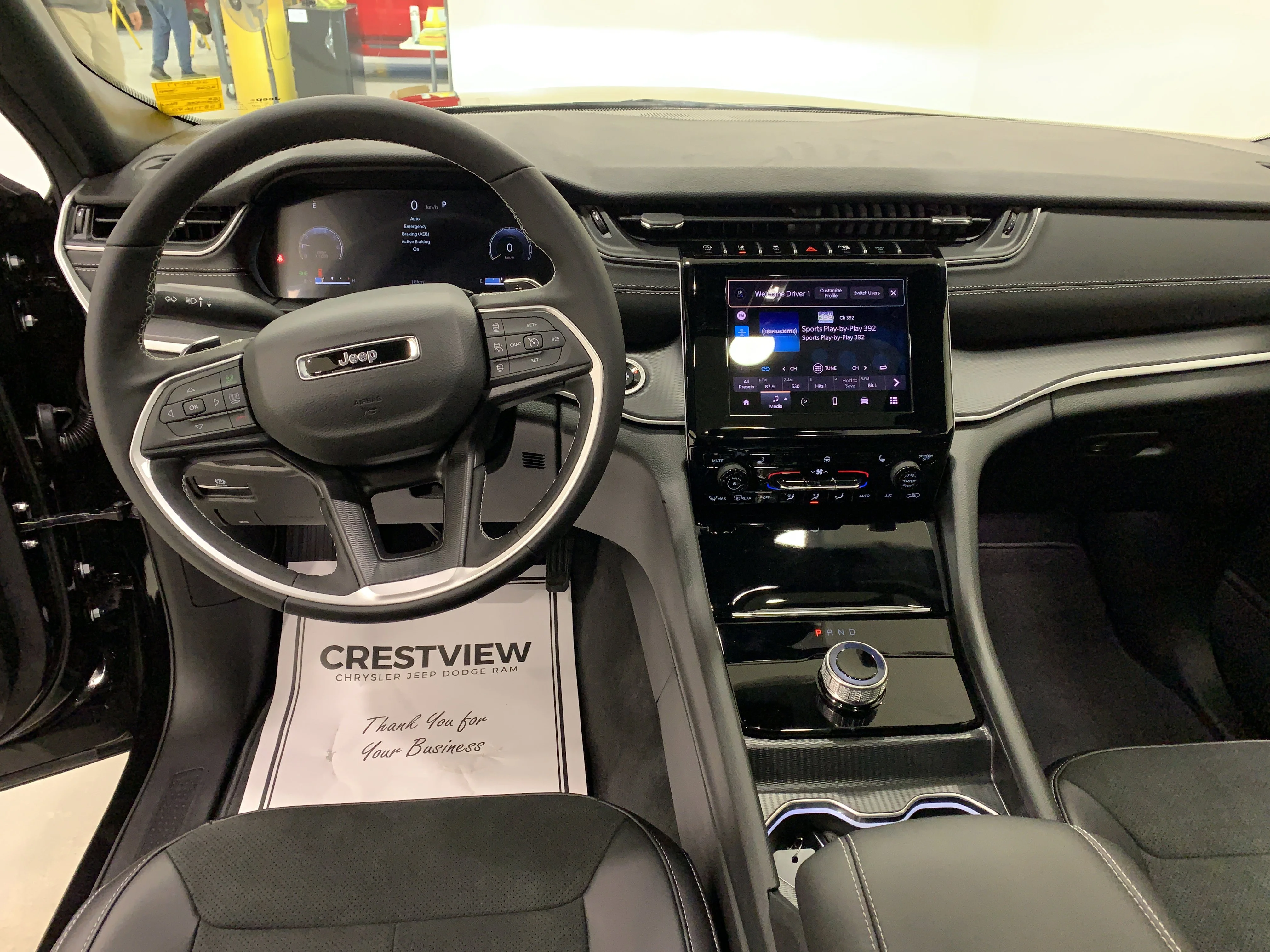 New 2025 Diamond Blk Crystal Pearl Jeep Altitude image 16