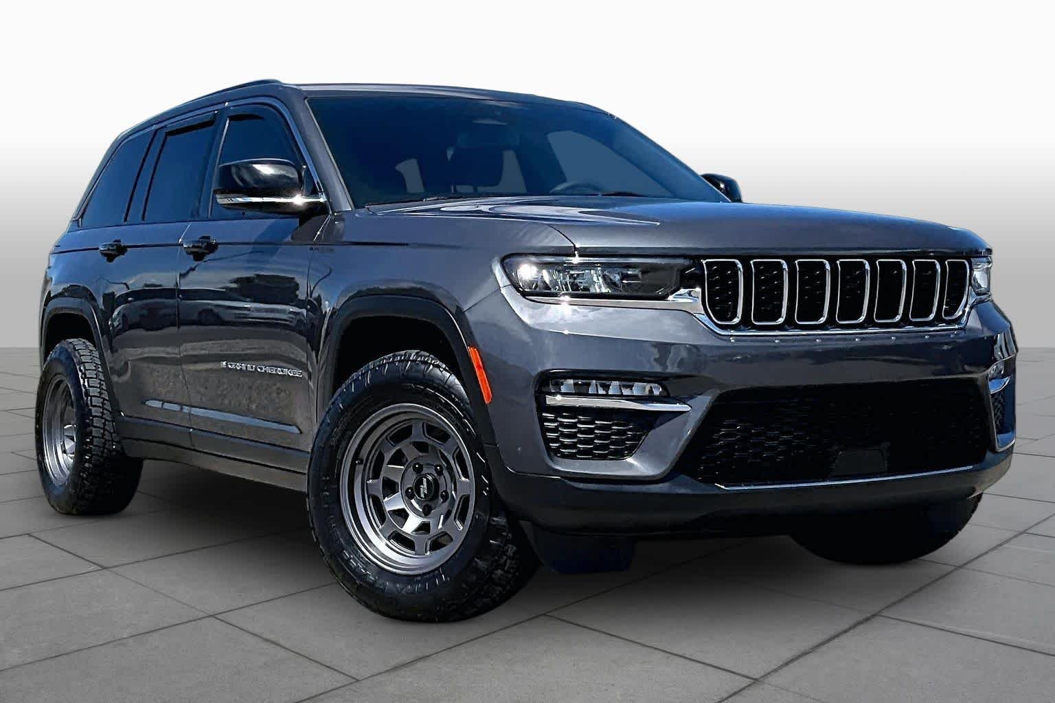 Used 2024 Baltic Gray Metallic Clearcoat Jeep  image 3