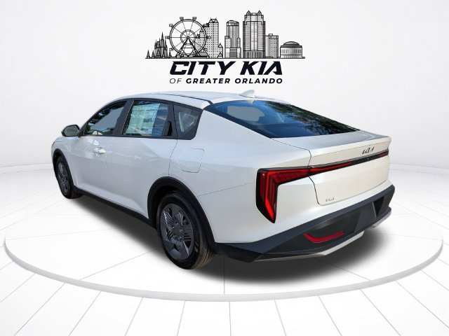 New 2026 Snow White Pearl Kia LX image 4