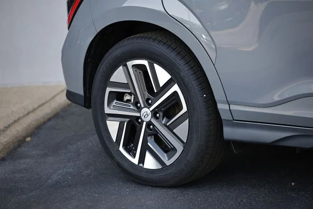 Used 2023 Galactic Gray Hyundai SE image 6