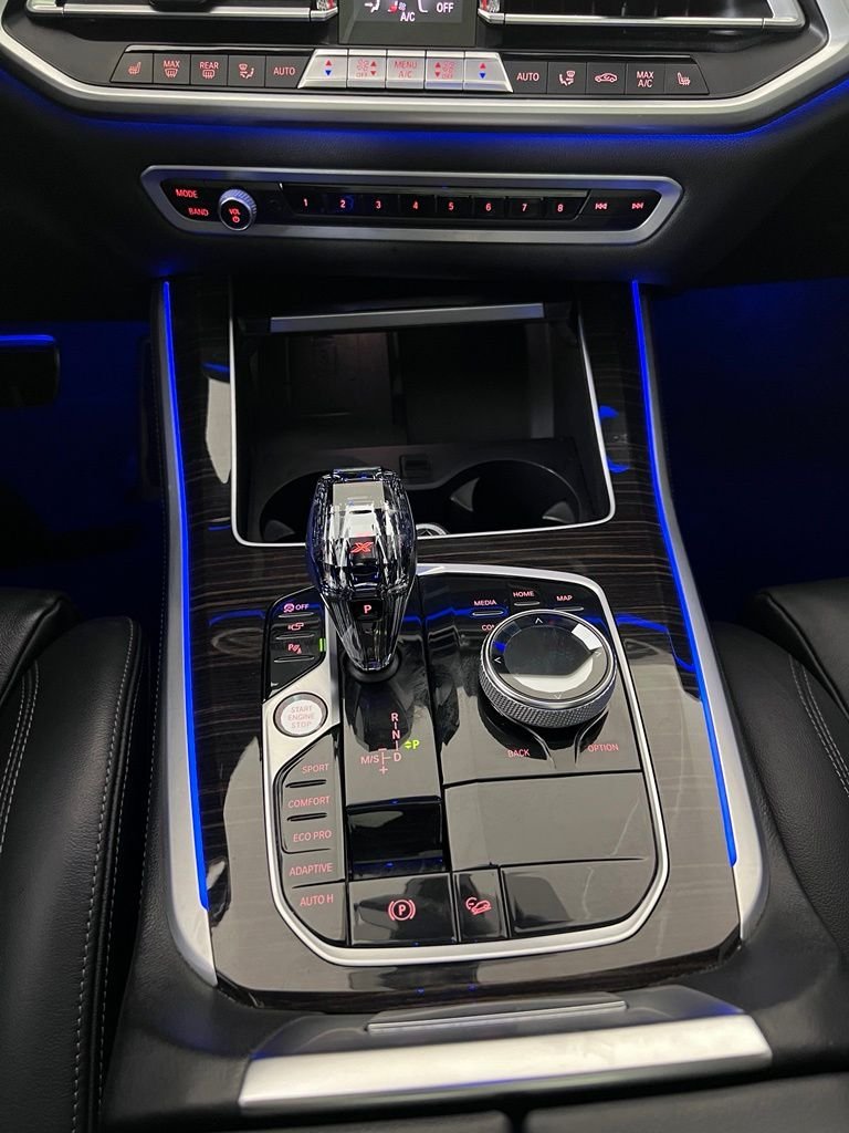 Used 2021 White BMW xDrive40i image 32