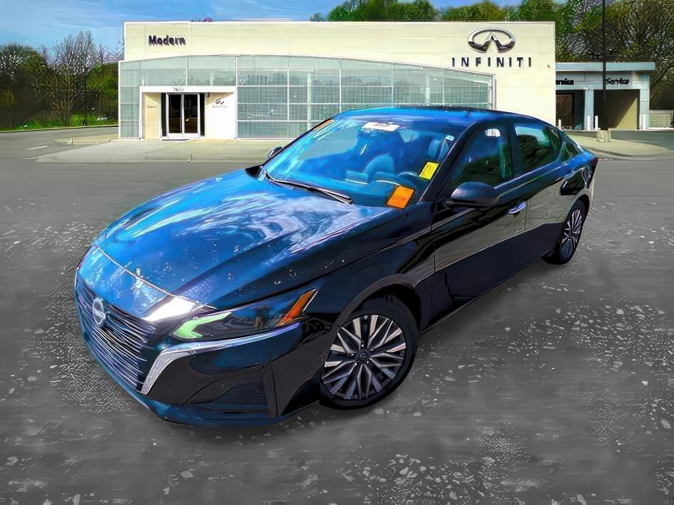 Used 2025 Super Black Nissan SV image 1