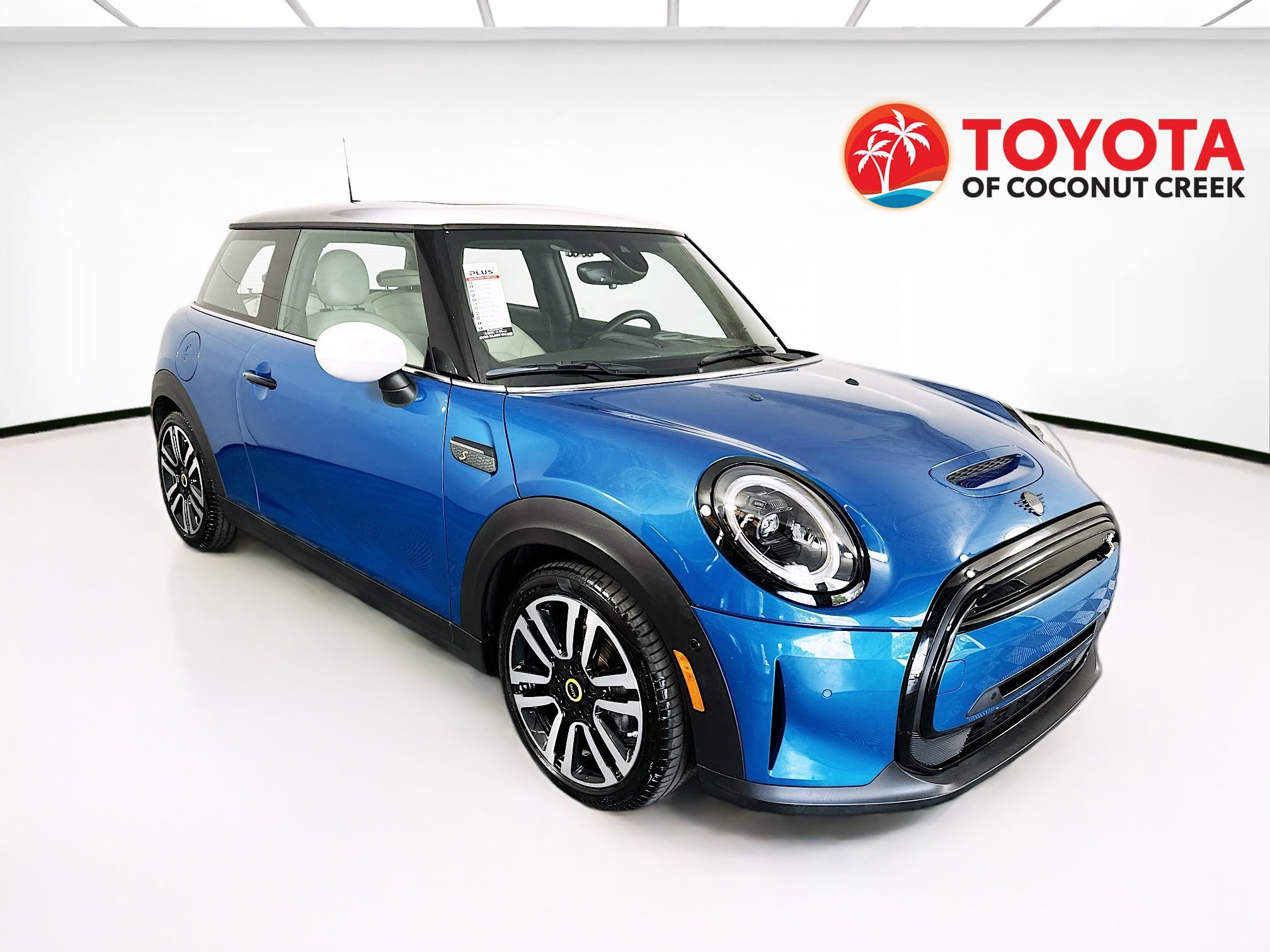 2023 MINI Hardtop Cooper SE's photo