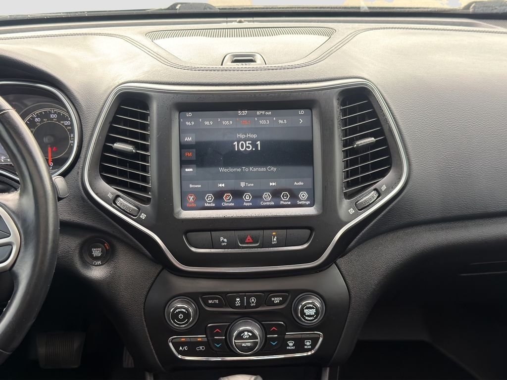 Used 2021 Gray Jeep Latitude Lux image 26